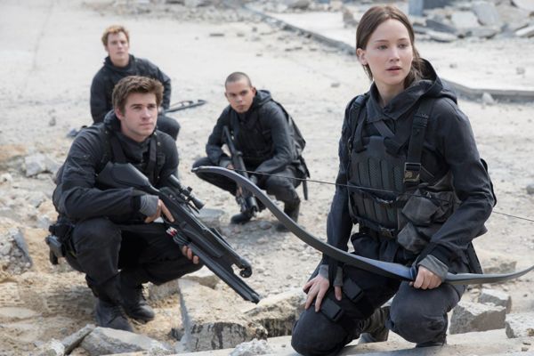 Hunger Games Mockingjay Part 2 Jennifer Lawrence Liam Hemsworth2