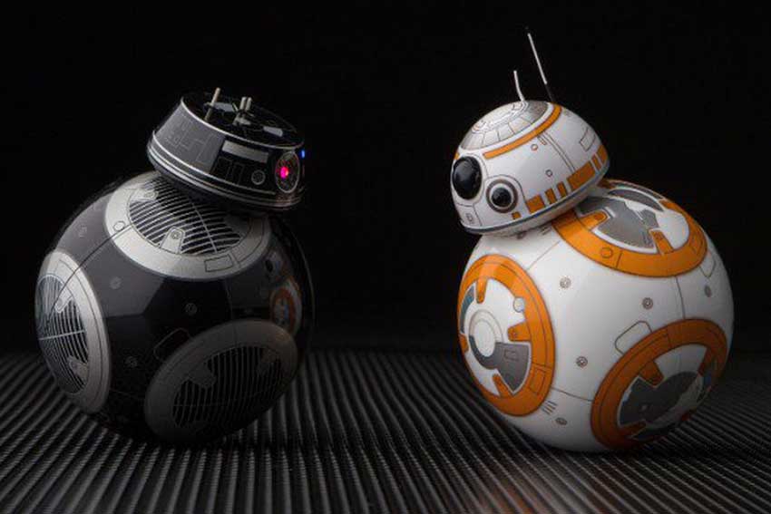 BB-9E Interview: Who'd Win in a Star Wars Fight? BB-8 or BB-9E
