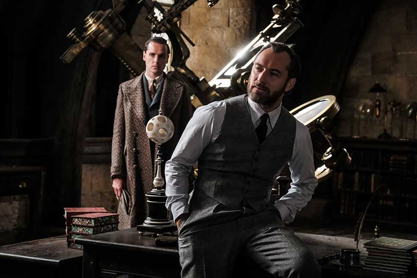 Jude Law Callum Turner Fantastic Beasts Crimes of Grindelwald FB2 03215r