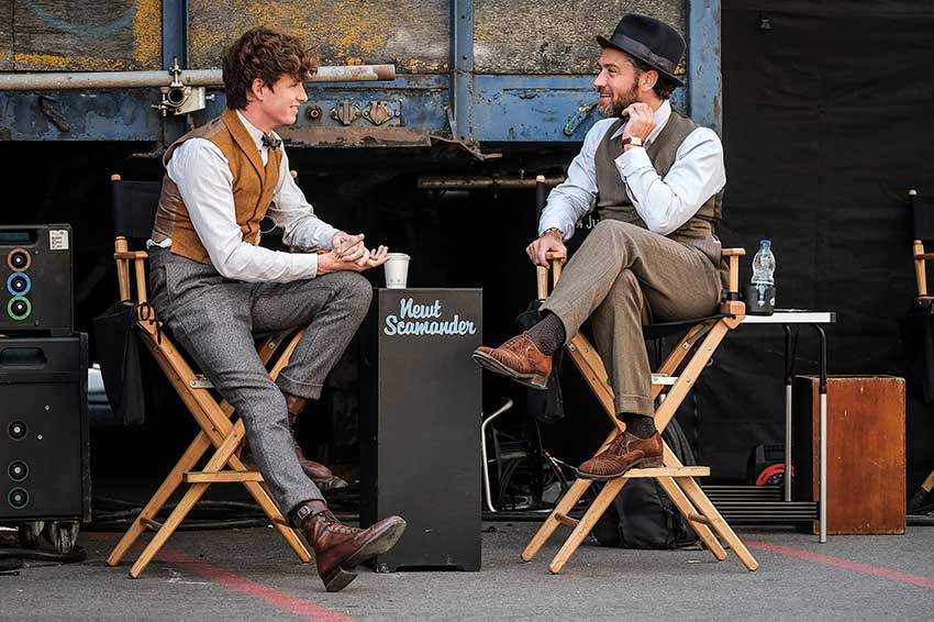 Jude Law Eddie Redmayne Fantastic Beasts 2 FB2 BTS 00928r