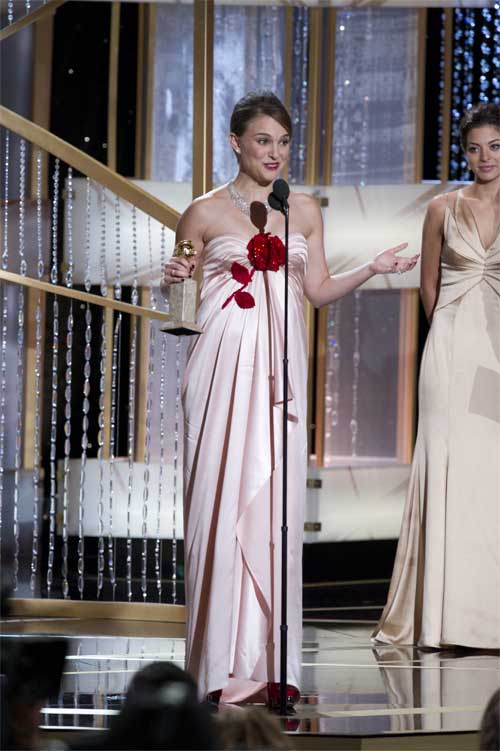 Natalie Portman wins for BLACK SWAN   @HFPA