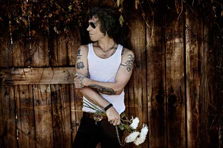 Enrique Bunbury Video: Watch Licenciado Cantinas, The Movie