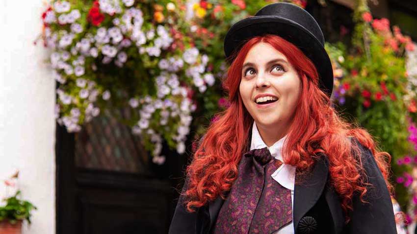 Beanie Feldstein in HOW TO BUILD A GIRL
