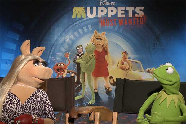 Kermit Urges Miss Piggy To Date Another Muppet (Interview)