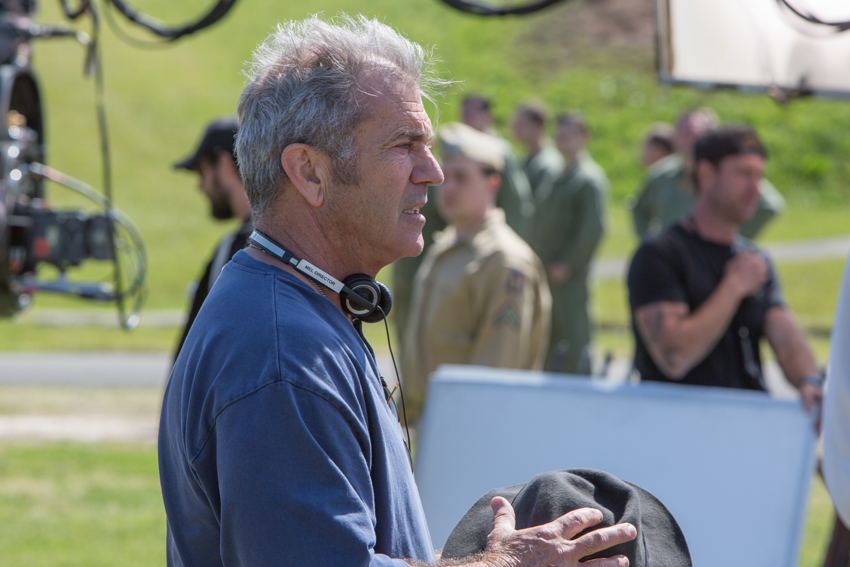 'Hacksaw Ridge' Director Mel Gibson: 'Real Superheroes Don't Wear Spandex Tights'