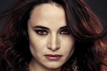 Mia-Maestro-Twilight-Breaking-Dawn-Part2
