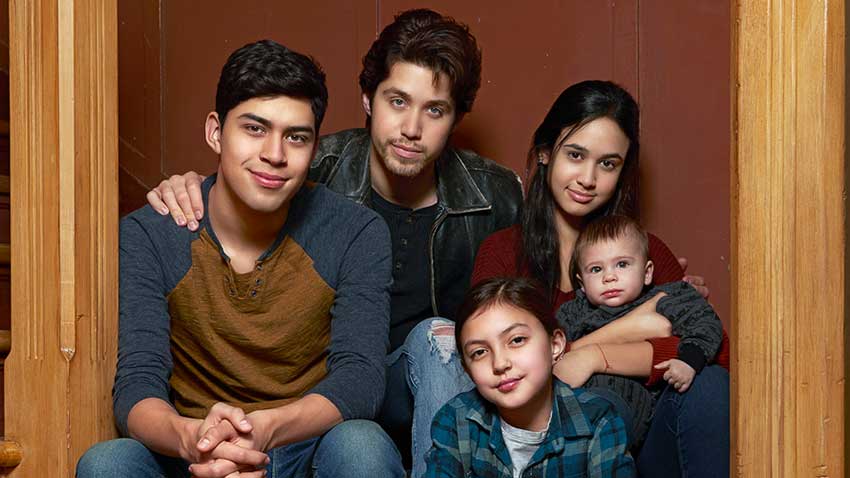 Interview: 'Party of Five' Cast Argue Like Siblings Already