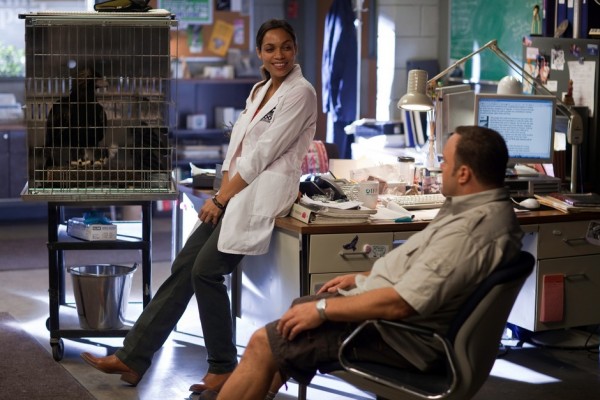 Movie Clip: Kevin James, Rosario Dawson in ZOOKEEPER