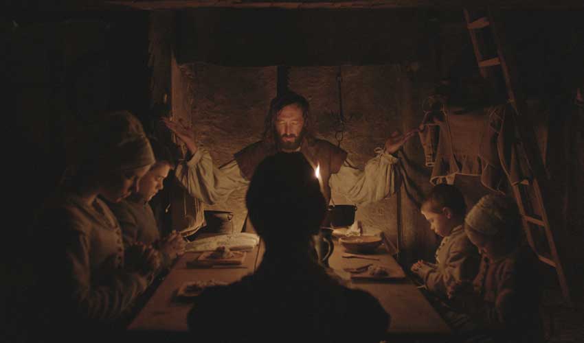 'The Witch' Stars and Director Talk Possessed Children and Animals in Horror Film  