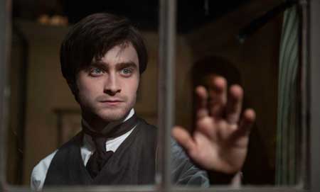 THE WOMAN IN BLACK Spine-chilling Clip wtih Daniel Radcliffe