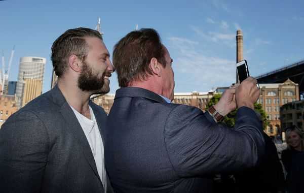 Arnold Schwarzenegger Jai Courtney selfie Terminator Genisys Australia6