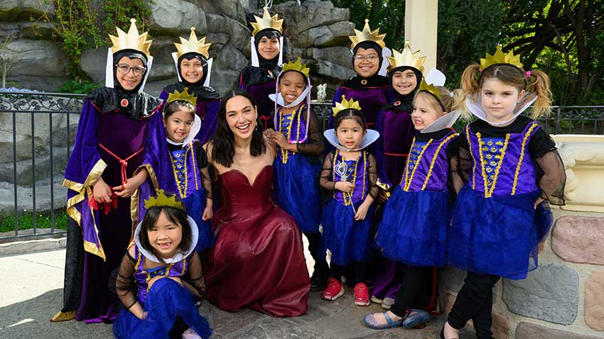 Gal Gadot Disneyland Snow White movie kids