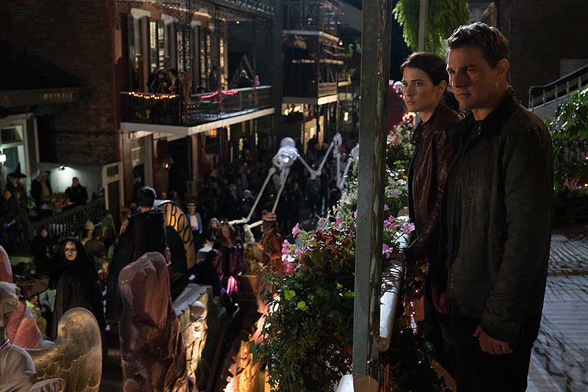 Tom Cruise and Cobie Smulders in Jack Reacher: Never Go Back