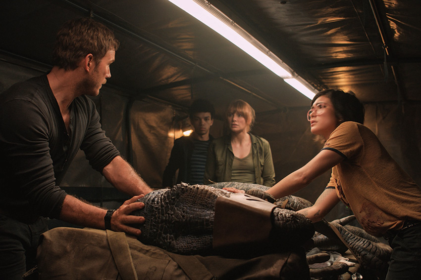 Chris Pratt, Bryce Dallas Howard, Daniella Pineda in Jurassic World Fallen Kingdom