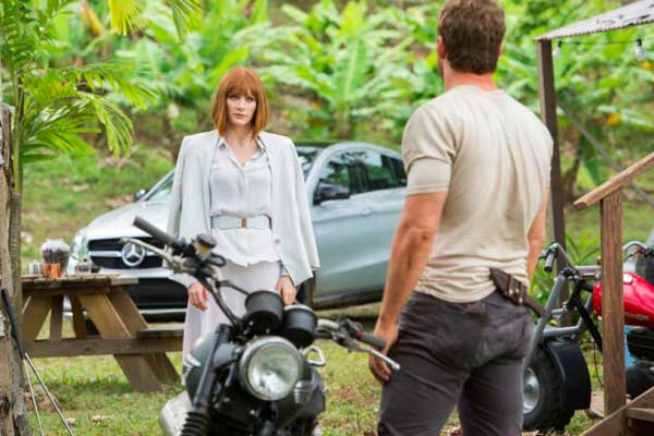 JURASSIC WORLD First Clip with Chris Pratt