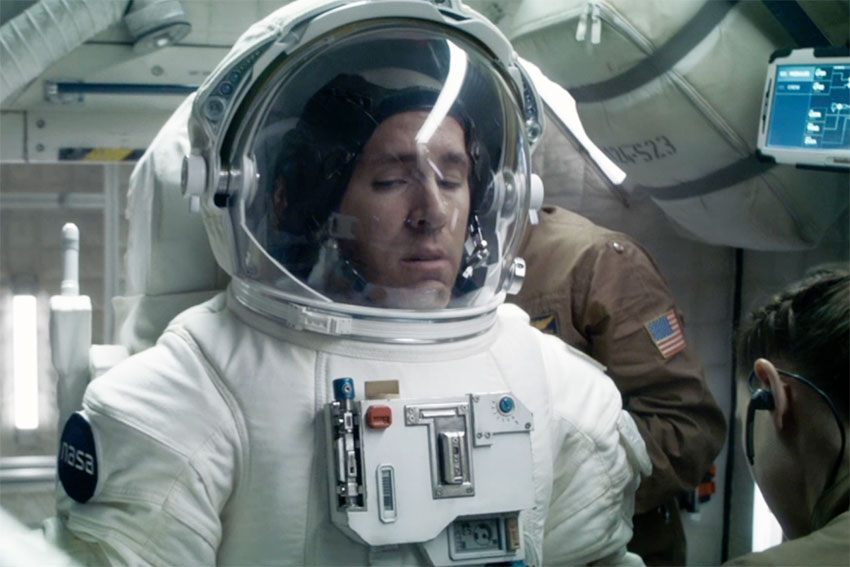 Jake Gyllenhaal and Ryan Reynolds Go To Outer Space in 'Life' Movie Trailer