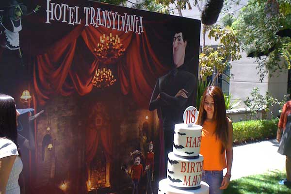 Sneak Peek: Selena Gomez Checks Into HOTEL TRANSYLVANIA