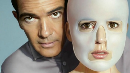 Antonio Banderas Resists Seduction (Video) 
